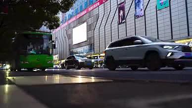 车流自然风光城市路口马路视频的预览图